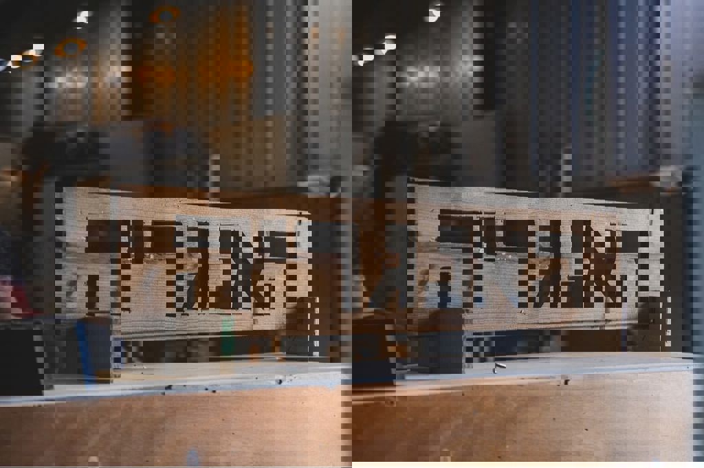 האנגריה של חזית הבית 14