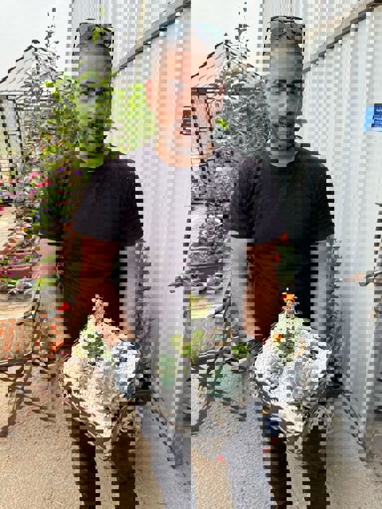 החממה של חזית הבית 14
